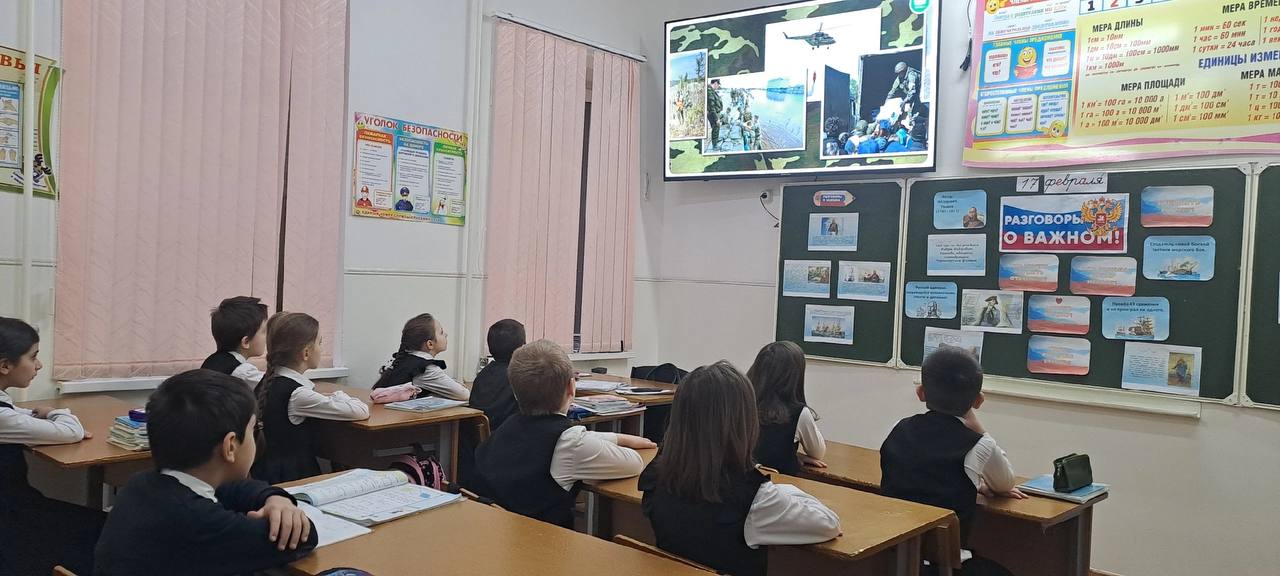 «Разговоры о важном» 17 февраля в школе прошли внеурочные занятия из цикла «Разговоры о важном» на тему : «Что значит служить Отечеству? 280 лет со дня рождения Ф.Ушакова» в 1-9 классах..